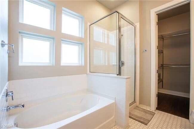 Building Photo - 1 br, 1 bath Condo - 2904 S 5th St