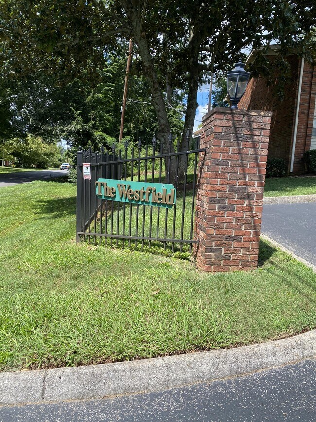 Foto del edificio - 6529 Deane Hill Dr