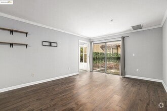 Building Photo - 1122 S Villa Way