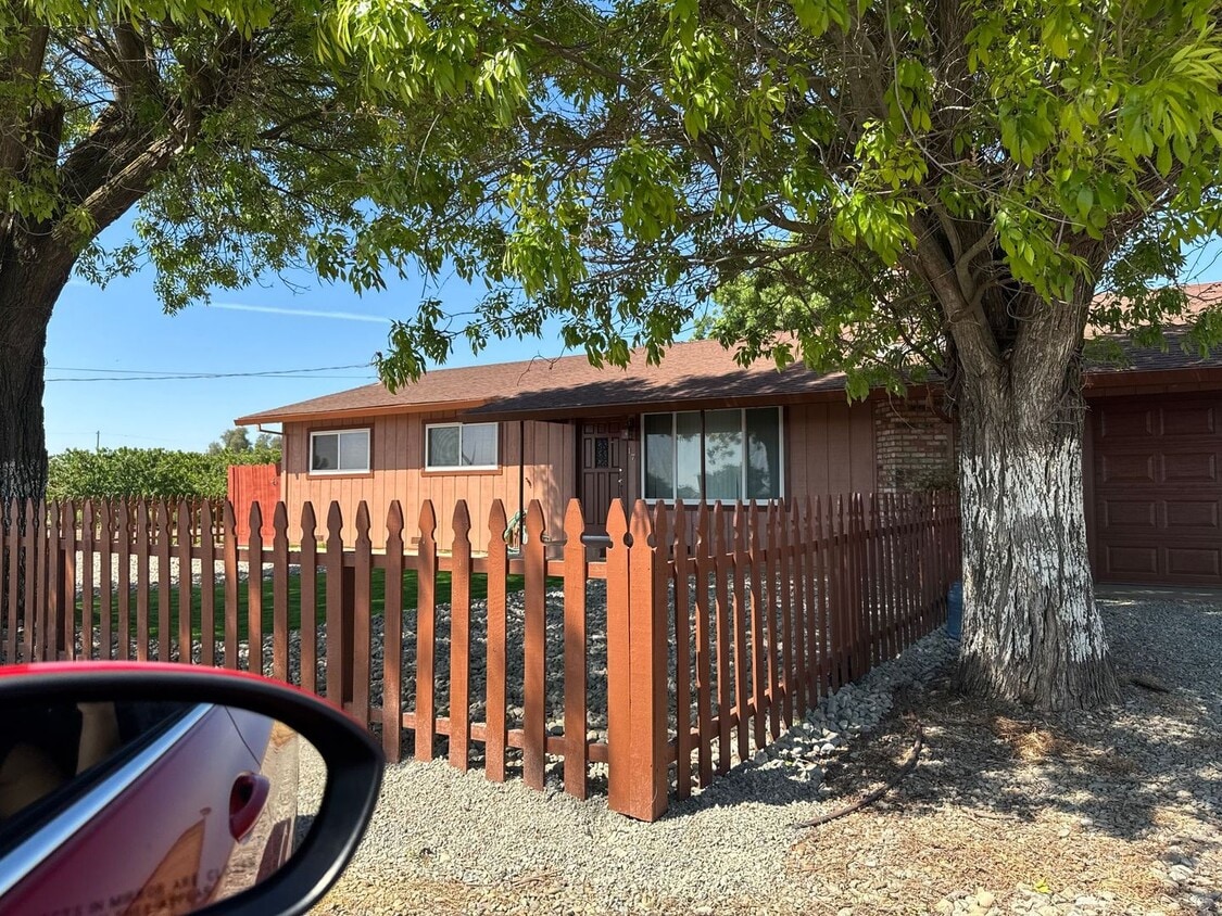 Primary Photo - 3 Bedroom in Quiet Neighborhood