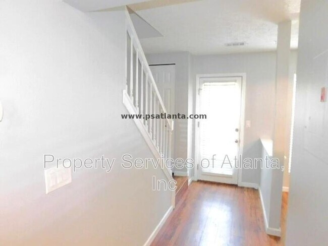 Foto del edificio - 6649 Wellington Sq
