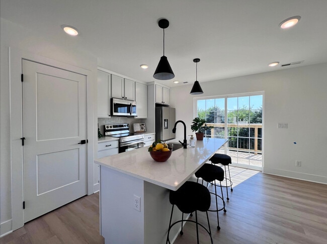 Building Photo - Walnut Crest Townhomes