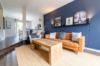 Building Photo - 2480 Cavendish Dr