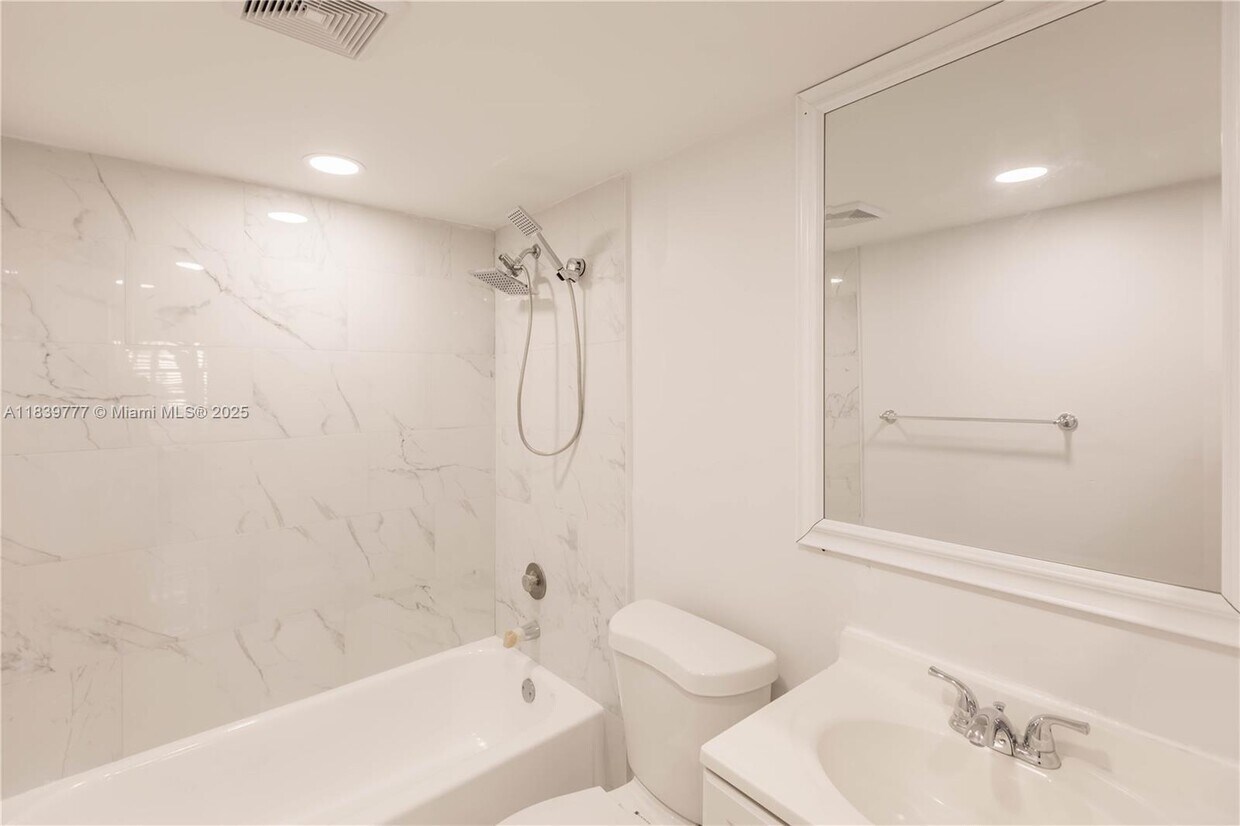 Foto principal - 4152 Inverrary Dr
