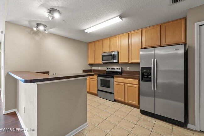 Building Photo - 7055 Deer Lodge Cir