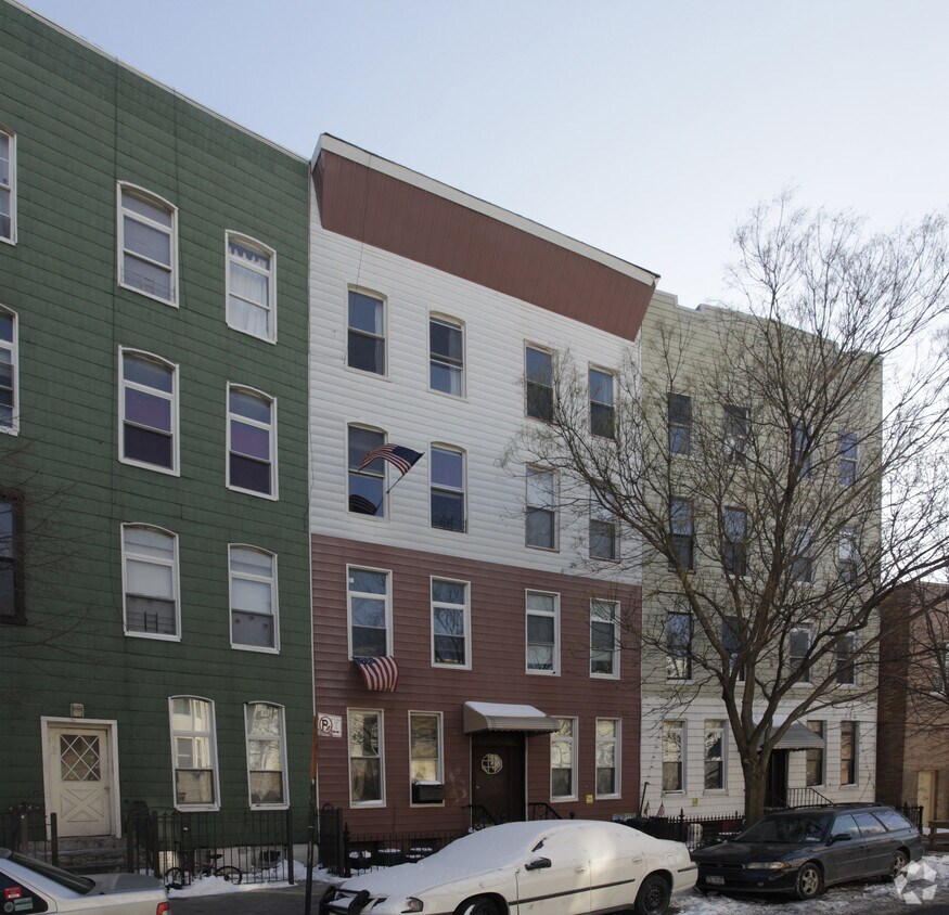 Primary Photo - 110 Calyer St