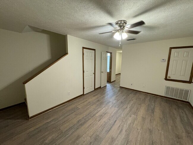 Foto del edificio - Spacious 2-Story Townhome-Style Apt on S. Montgomery | 2 Bed 2.5 Bath Near MSU