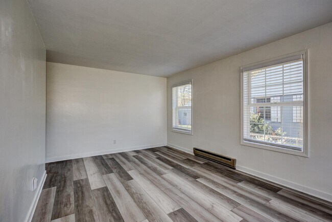 Building Photo - 1006 N 27th St