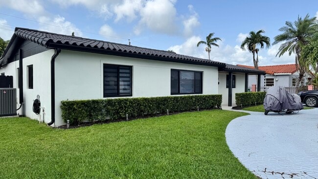 Foto del edificio - 9970 SW 13th Ter
