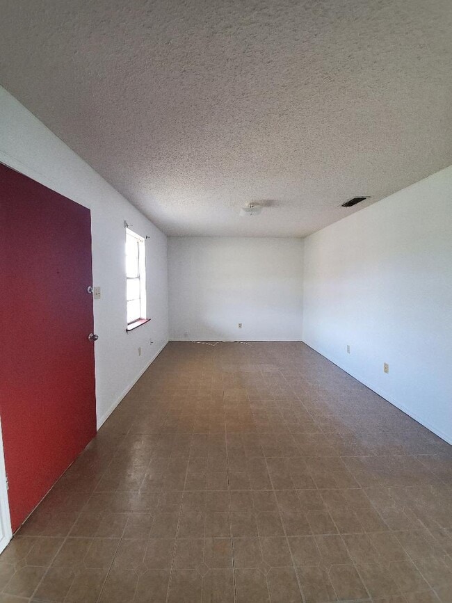 Building Photo - 2095 Woolam Rd