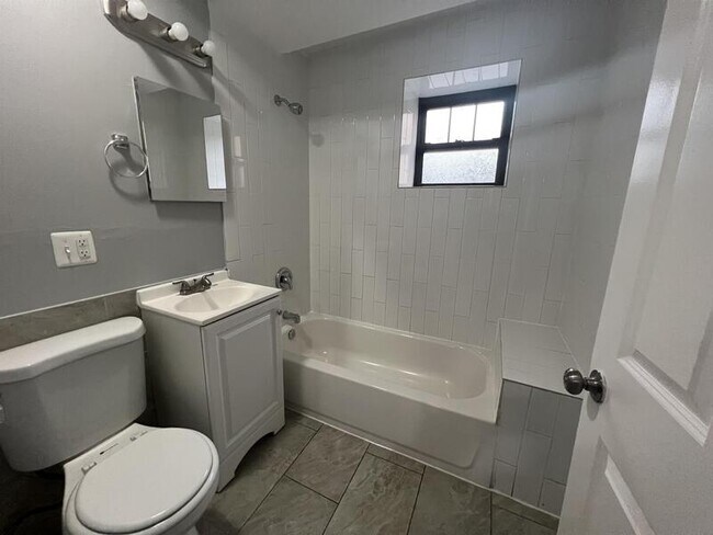 Foto del edificio - 917 E 50th St