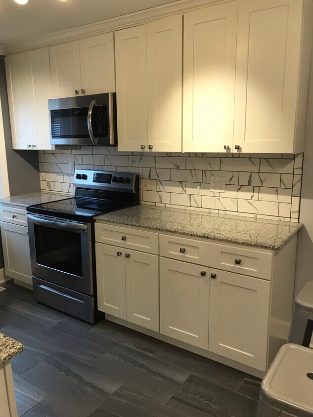 Foto principal - 894 Kenmore Ave
