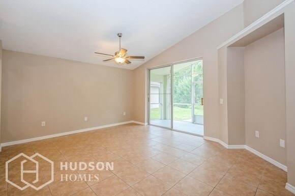 Foto del edificio - NOW AVAILABLE! - 583 Eagle Pointe South, K...