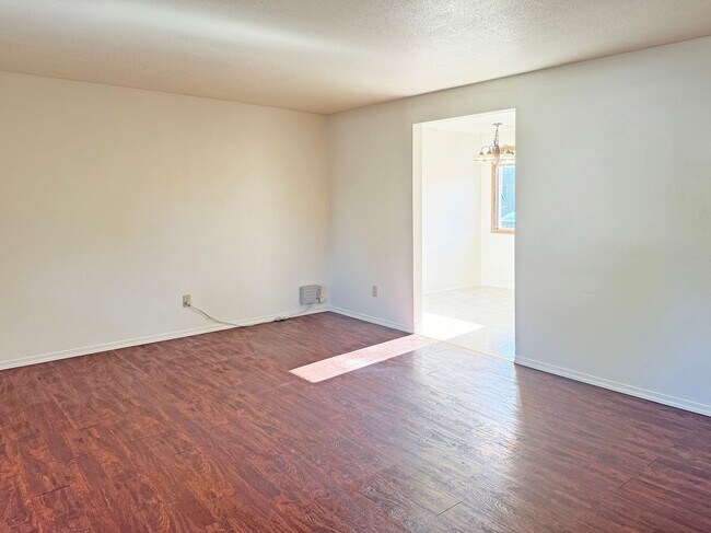 Building Photo - 019 - COLLEGE ST TRIPLEX