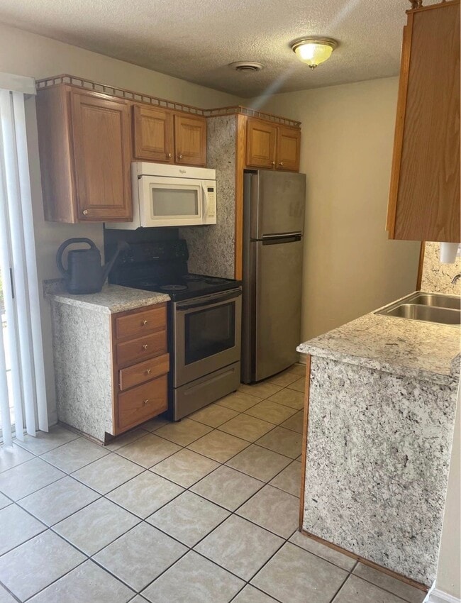 Building Photo - 107 Hickory Ln