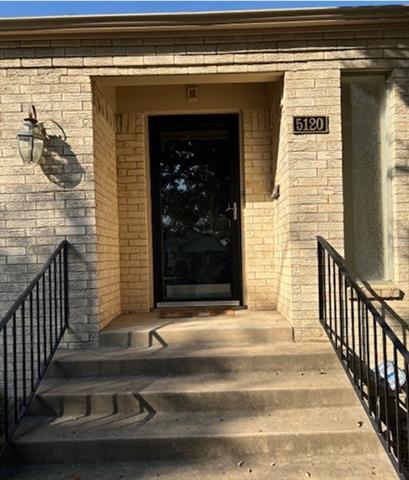 Building Photo - 5120 Lovell Ave