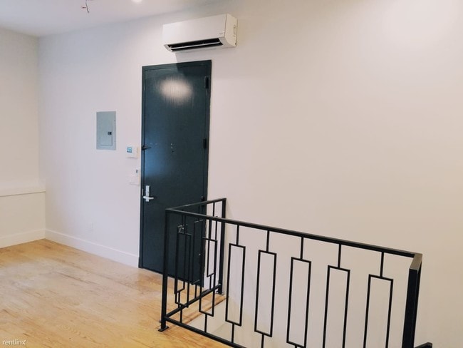 Building Photo - 4 br, 1 bath  - 173 Humboldt St