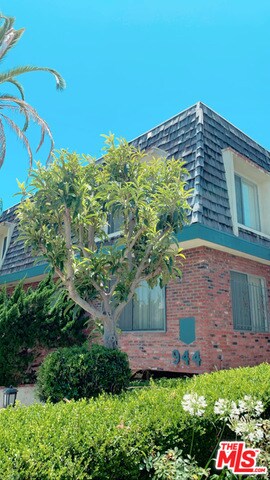 Primary Photo - 944 6th St