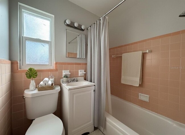 Building Photo - 900 40th St S