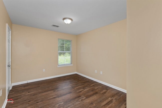 Building Photo - 1155 Pecan St