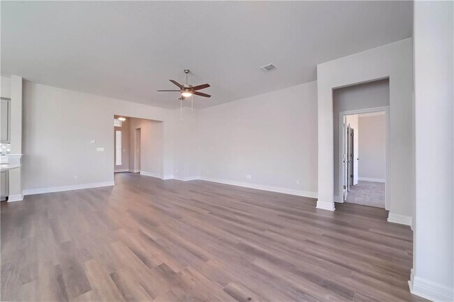 Building Photo - 133 White Steppe Way