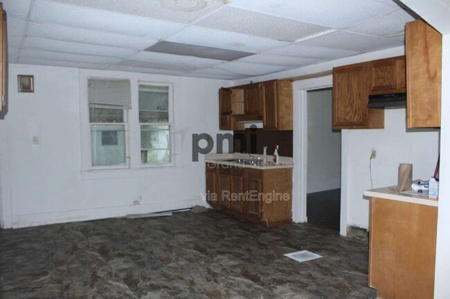 Building Photo - 1657 E Main St