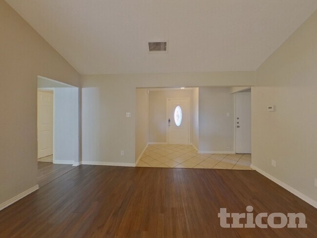 Foto del edificio - 6056 Birchhill Rd