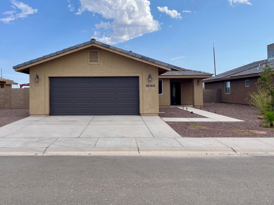 Primary Photo - 3 bed 2 car garage home