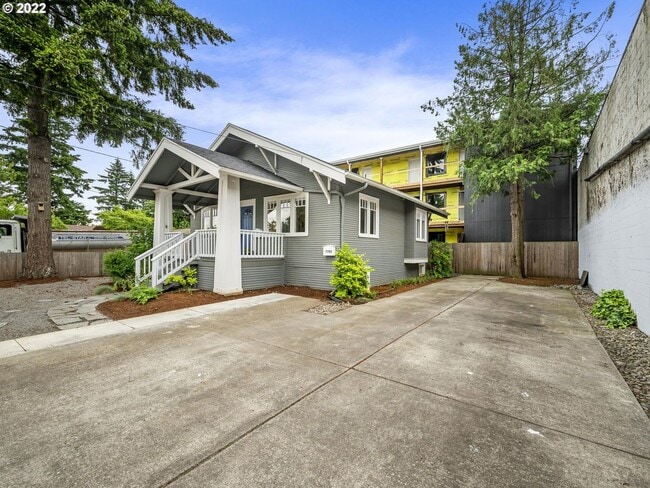 Photo - Fabulous Foster House