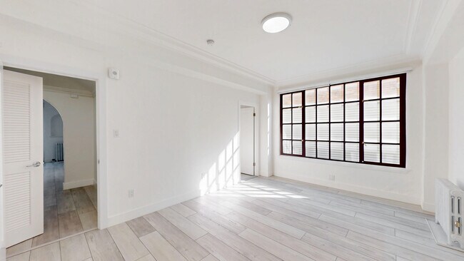 Foto del edificio - 555 Buena Vista Ave W