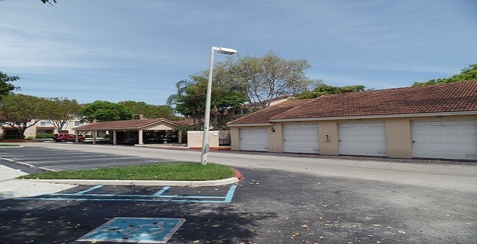 Primary Photo - 1727 Village Blvd