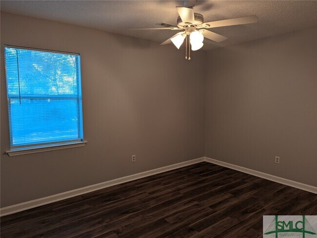 Foto del edificio - 1023 Walnut Ct