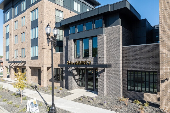 Building Photo - 25th and Quincy Apartments