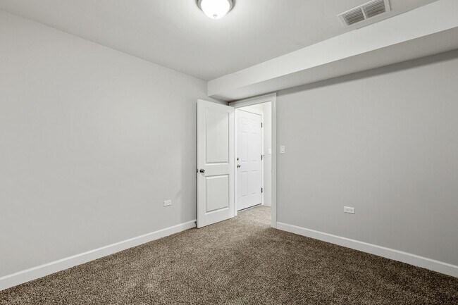 Foto del edificio - 3847 W School St