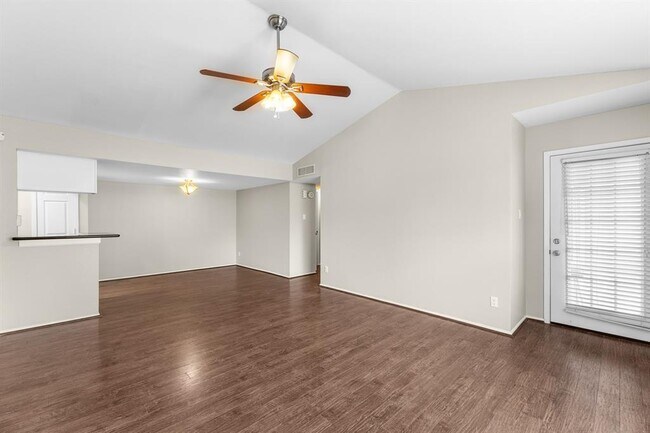 Foto del edificio - 14911 Wunderlich Dr