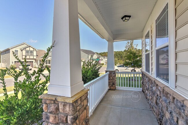 Building Photo - Stunning 5-Bedroom Home with 3 Full Baths.