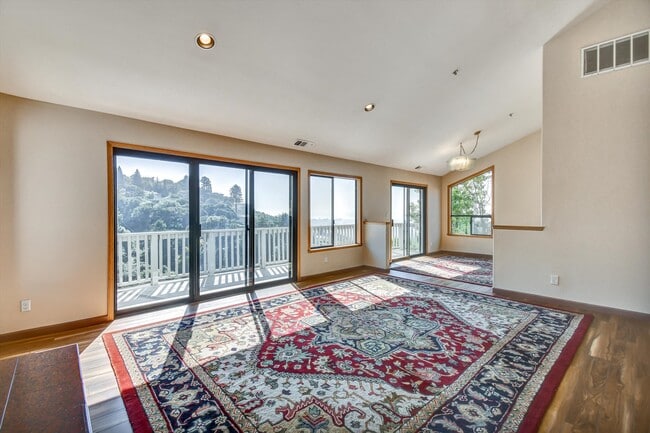 Building Photo - 616 Gravatt Dr