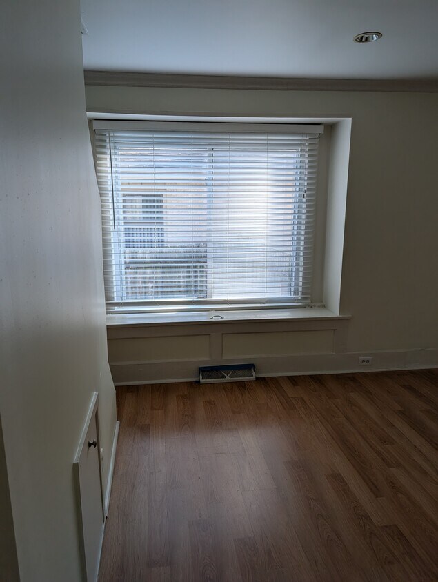 Living room - 14837 Keating Ave