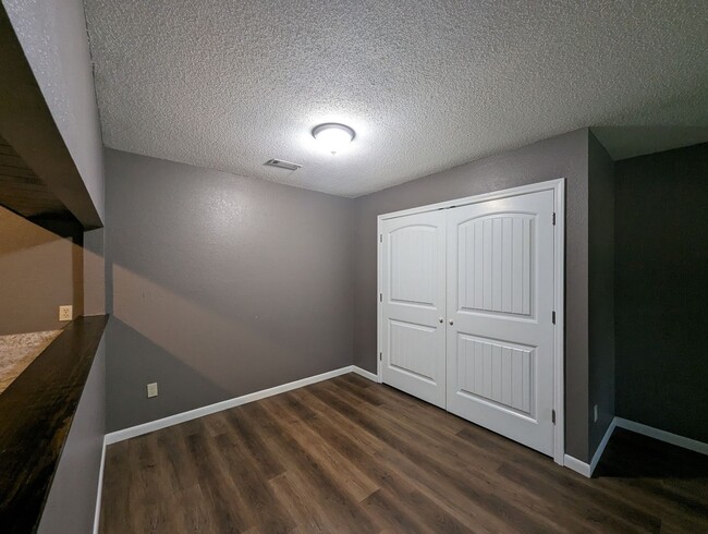 Building Photo - 825/827 Bates Duplex