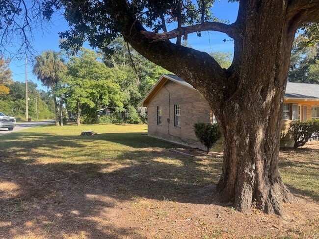 Foto del edificio - Middle of Town