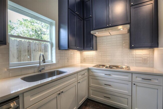 Foto del edificio - 7730 Jacquelyn Oaks Rd