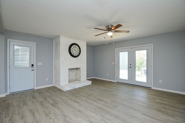 Foto del edificio - 5385 Macy Grove Rd