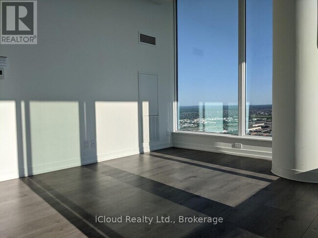 Building Photo - 950 Portage Pkwy