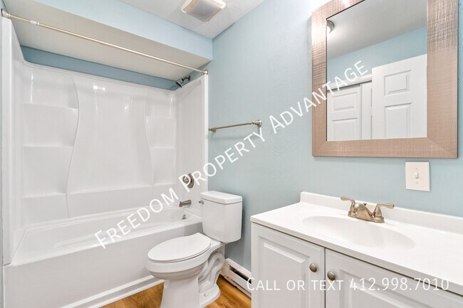 Building Photo - 320 Bank St