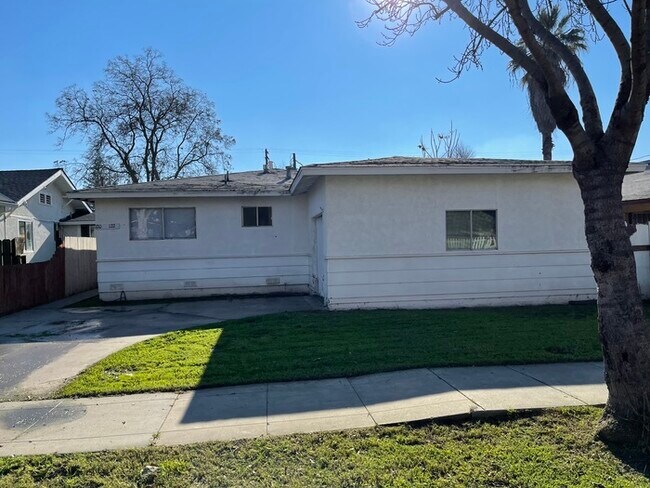 Building Photo - 120 Almond Ave