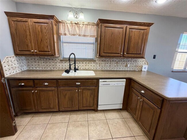 Foto del edificio - 33 Peterson Dr