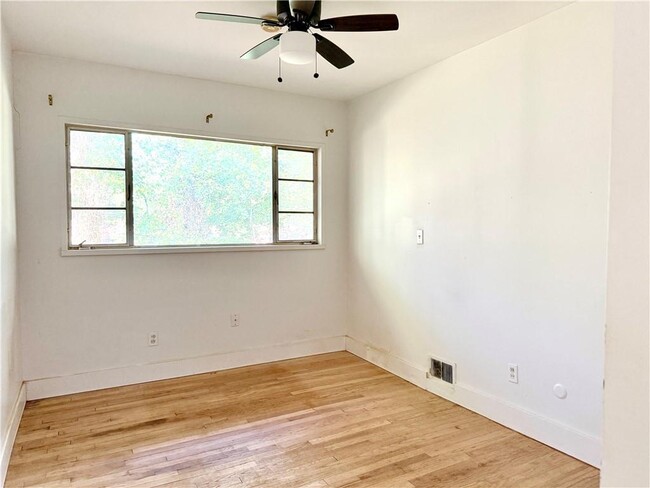 Foto del edificio - 2581 Farley St