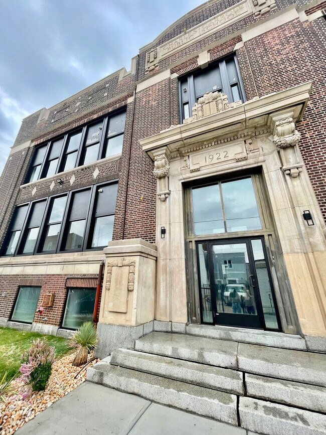 Foto del edificio - 2826 Salmon St