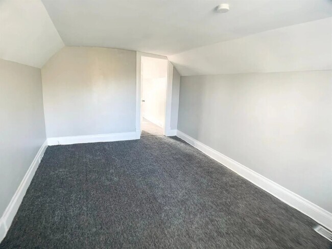 Building Photo - 2558 Ring Pl