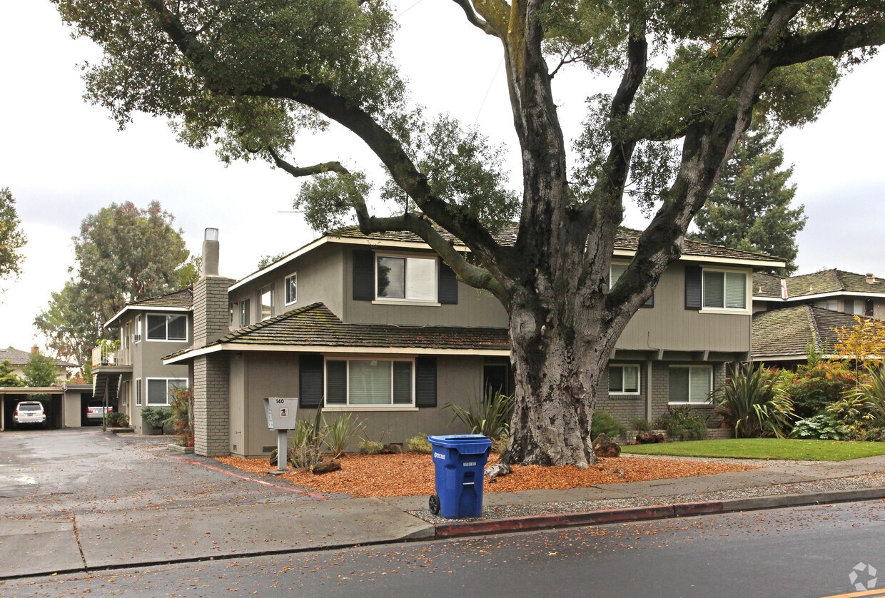 Building Photo - 140 Carlton Ave